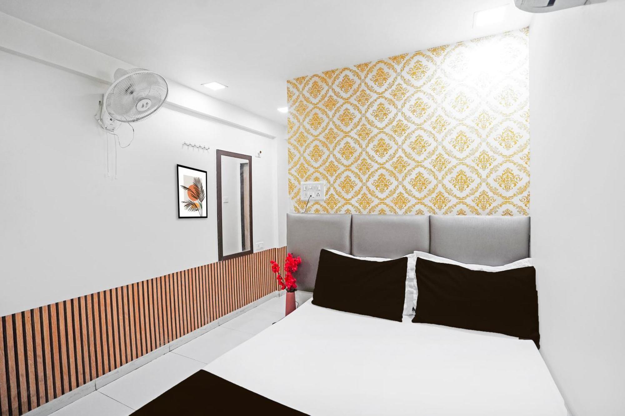 Hotel O S. G. Highway Formerly I Land Park Ahmedabad Exterior photo