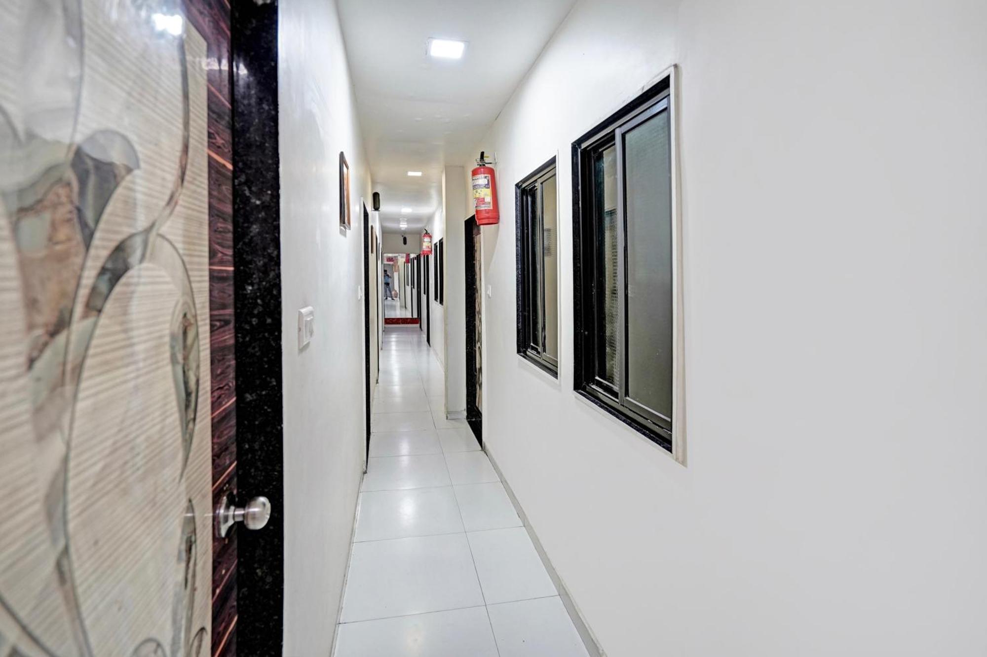 Hotel O S. G. Highway Formerly I Land Park Ahmedabad Exterior photo